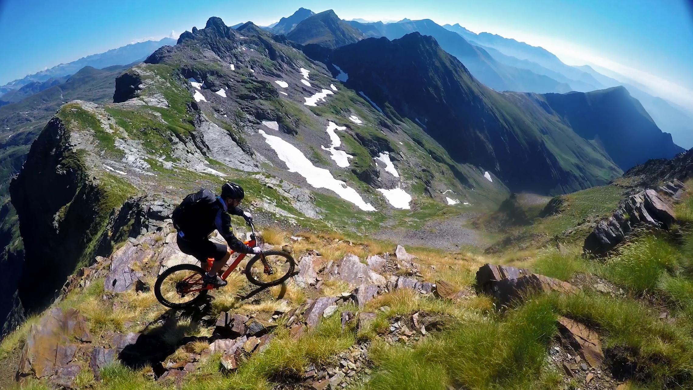 Belfry & Spa By Ligne St Barth 루르드 외부 사진 A mountain biker in the Pyrenees