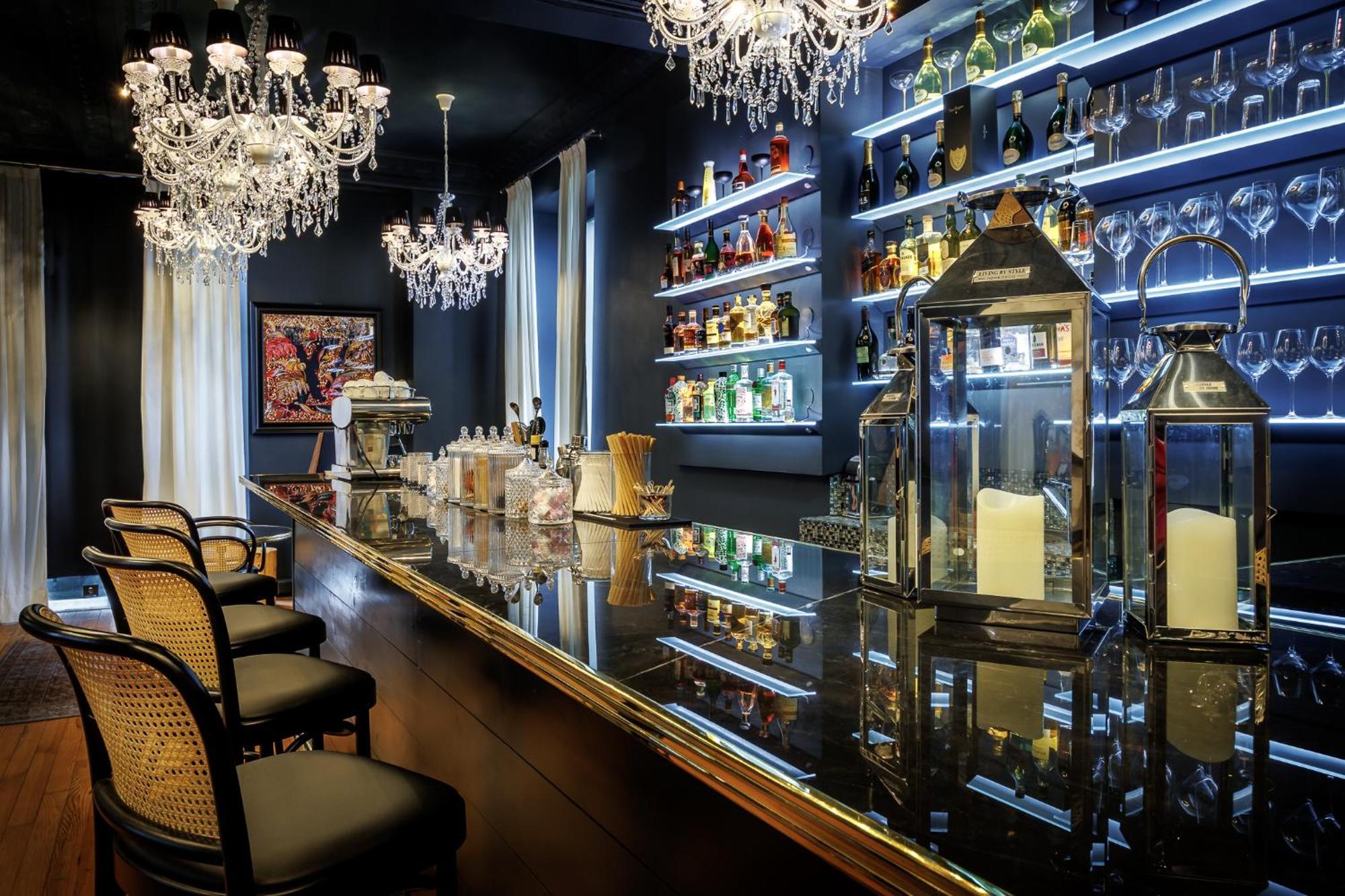 Belfry & Spa By Ligne St Barth 루르드 외부 사진 The bar at the 21 Club