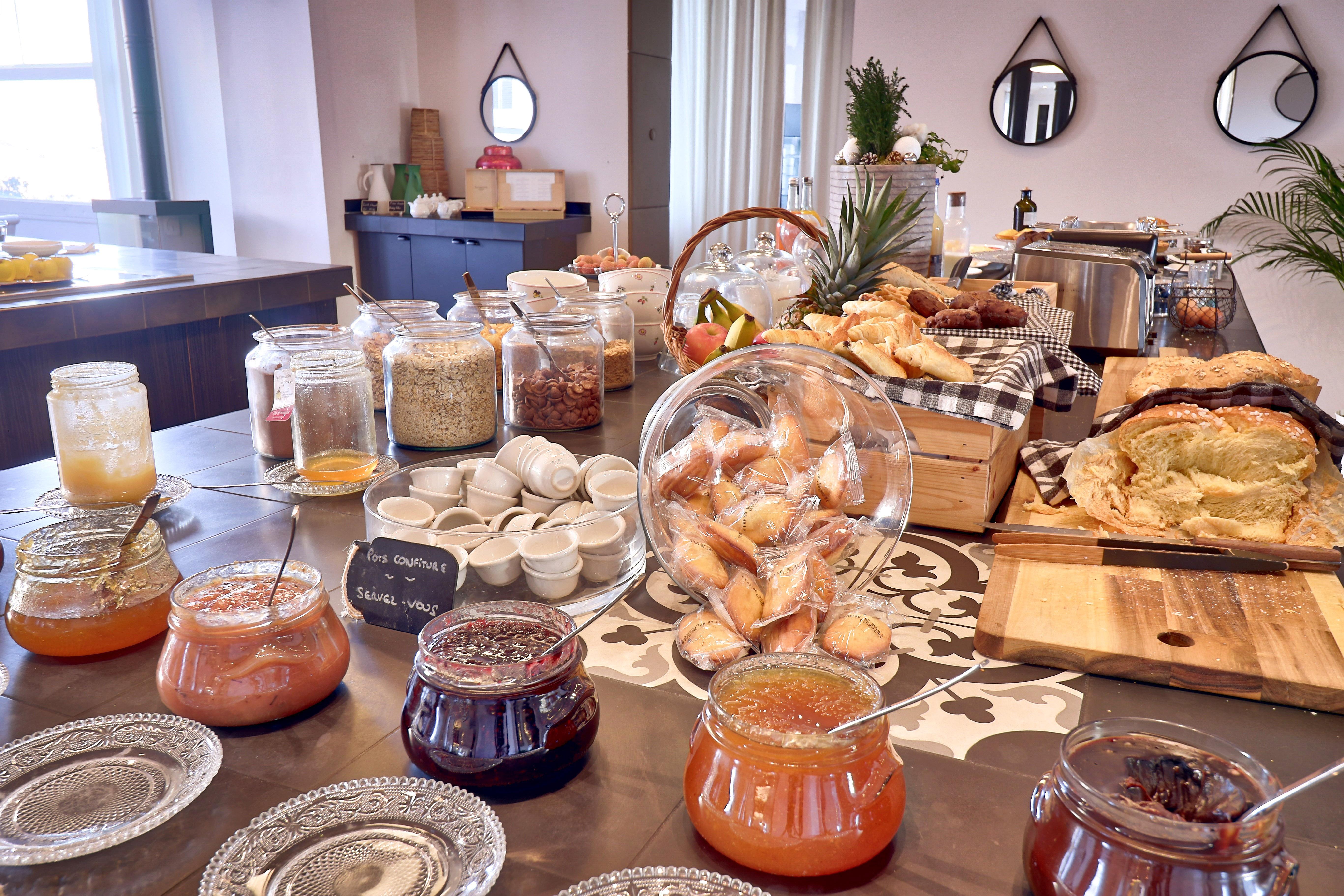 Belfry & Spa By Ligne St Barth 루르드 외부 사진 Breakfast buffet at a hotel