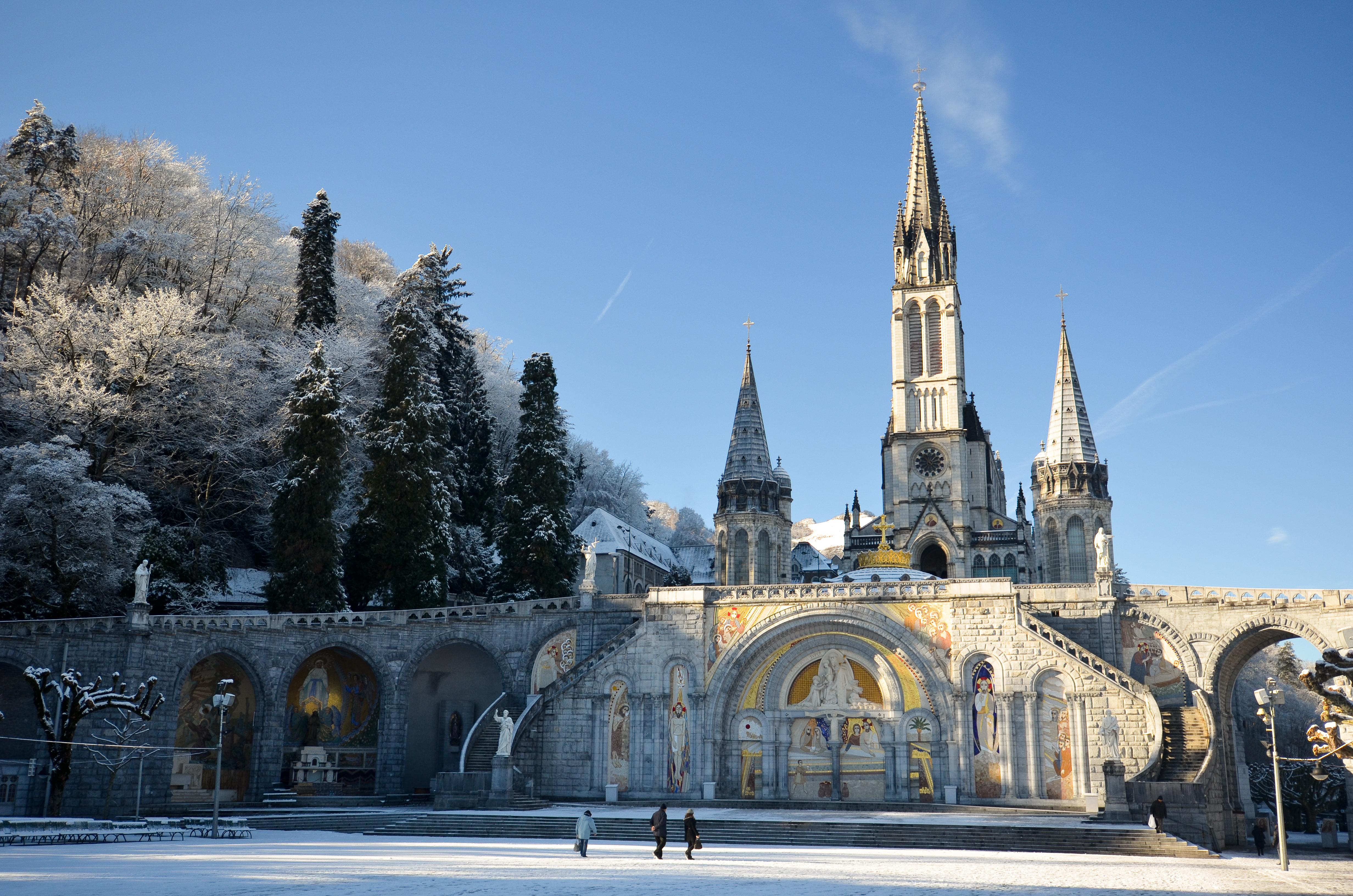 Belfry & Spa By Ligne St Barth 루르드 외부 사진 The Sanctuary of Our Lady of the Gate of the Dawn